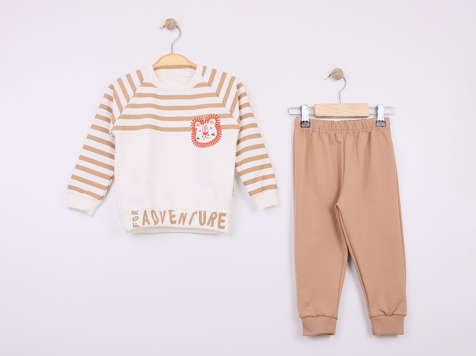 Aslan Temalı Çizgili Kahverengi Eşofman Takımı