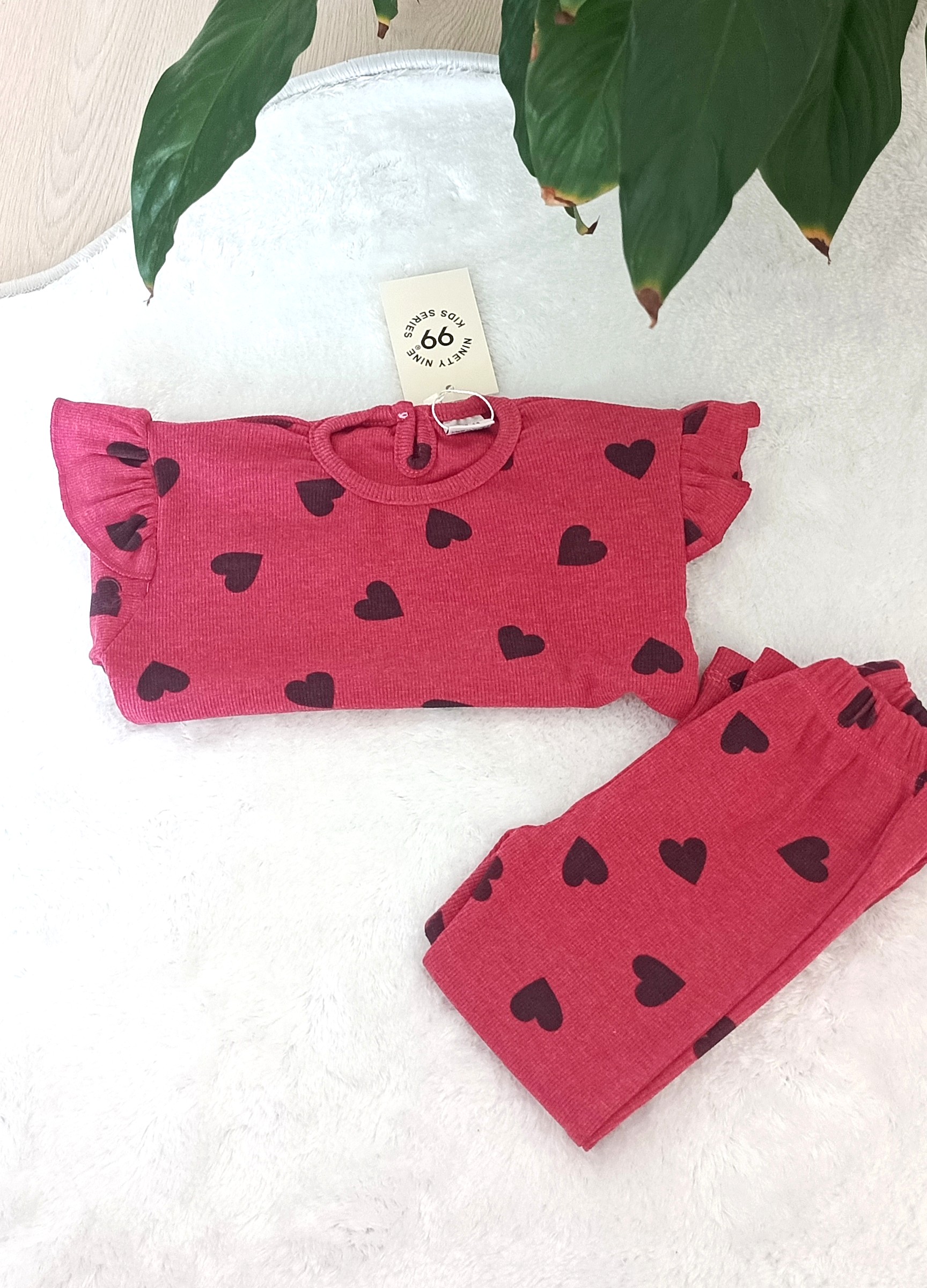 Siyah Kalp Desenli Kırmızı Kız Çocuk Takımı thumbnail