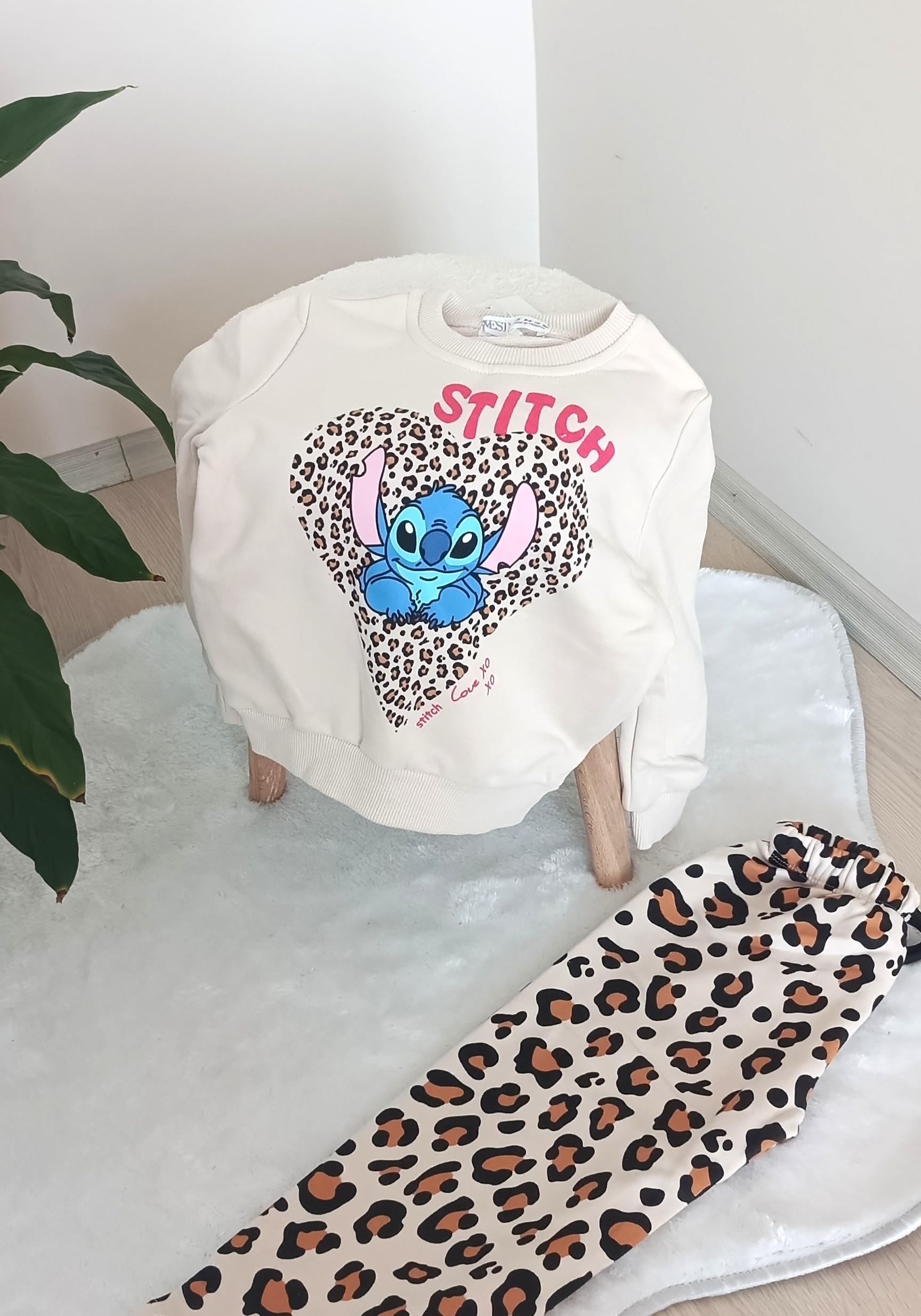 Stitch Baskılı & Leopar Desenli Krem Kız Çocuk Eşofman Takımı thumbnail